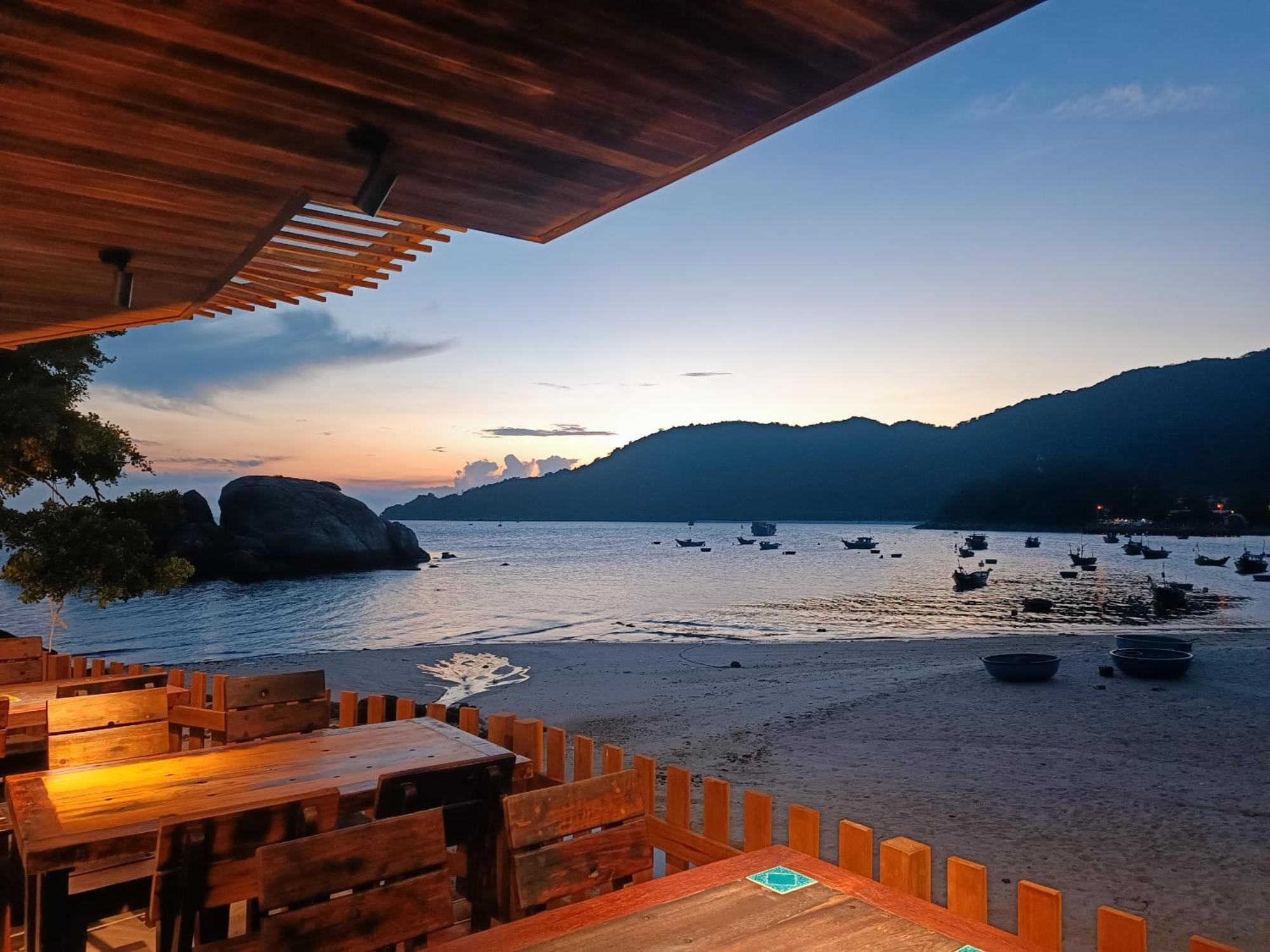 The Coral Homestay & Pub Tân Hiệ Esterno foto