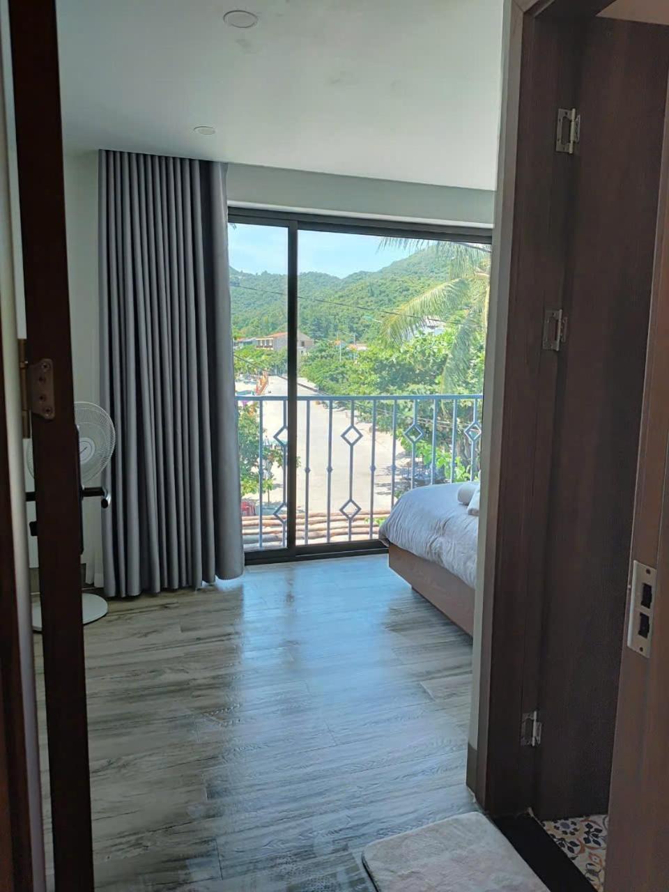 The Coral Homestay & Pub Tân Hiệ Esterno foto